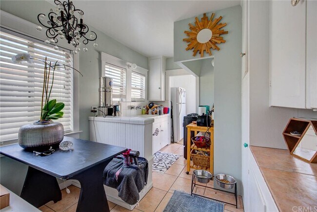 Building Photo - 223 24th St