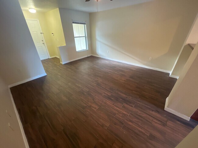 Building Photo - Stylish 2-Bed Modern Home at an Unbeatable...