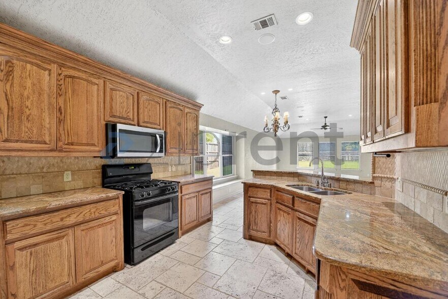 Building Photo - 6592 Clydesdale Ct