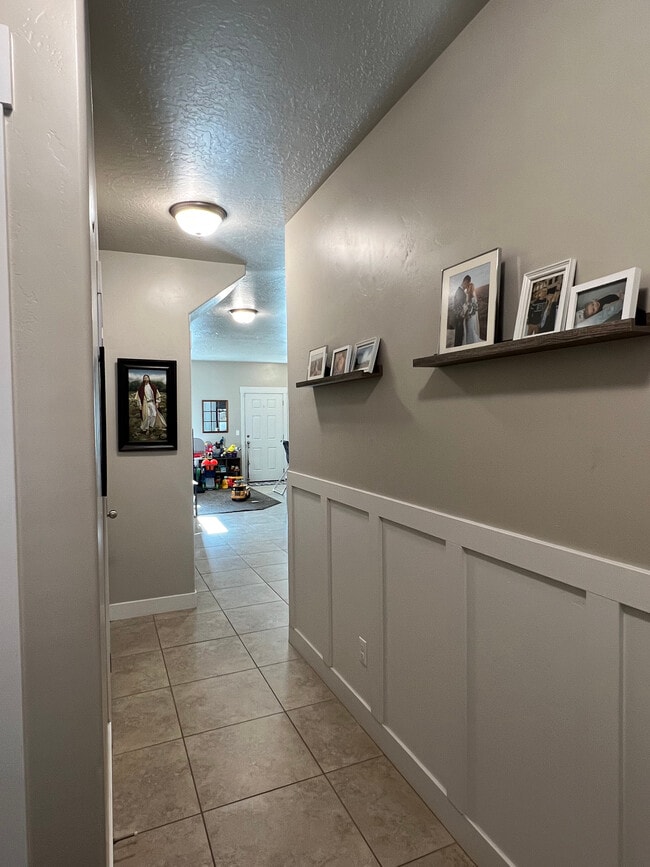 Building Photo - 1612 Venetian Way