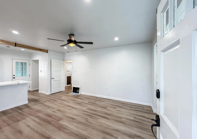 Building Photo - 2431 Gramercy Ave