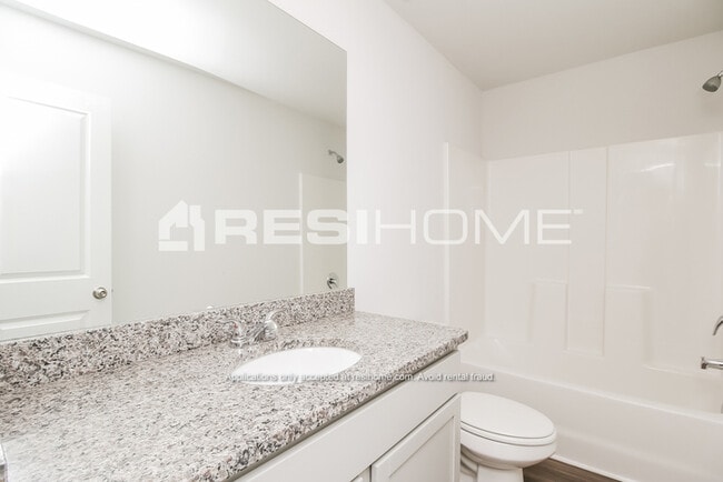 Building Photo - 432 Oakwood Dr NW