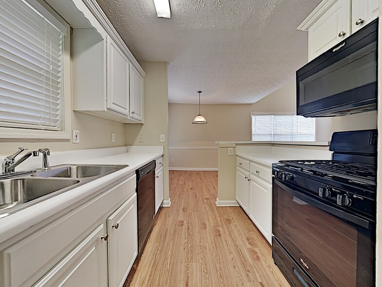 Building Photo - 105 Unity Cove