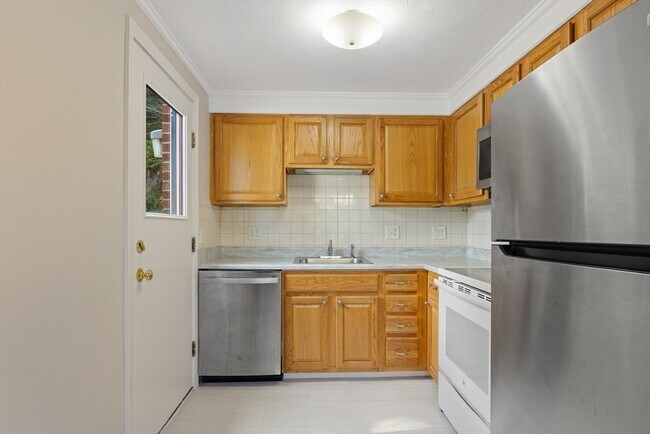Building Photo - 51 Lynde St