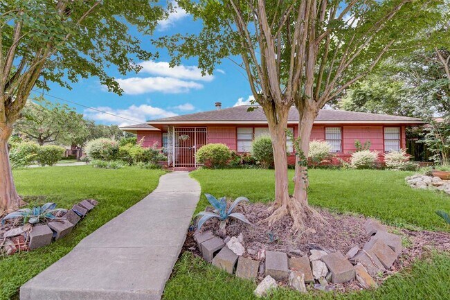 Building Photo - 3403 Linkwood Dr