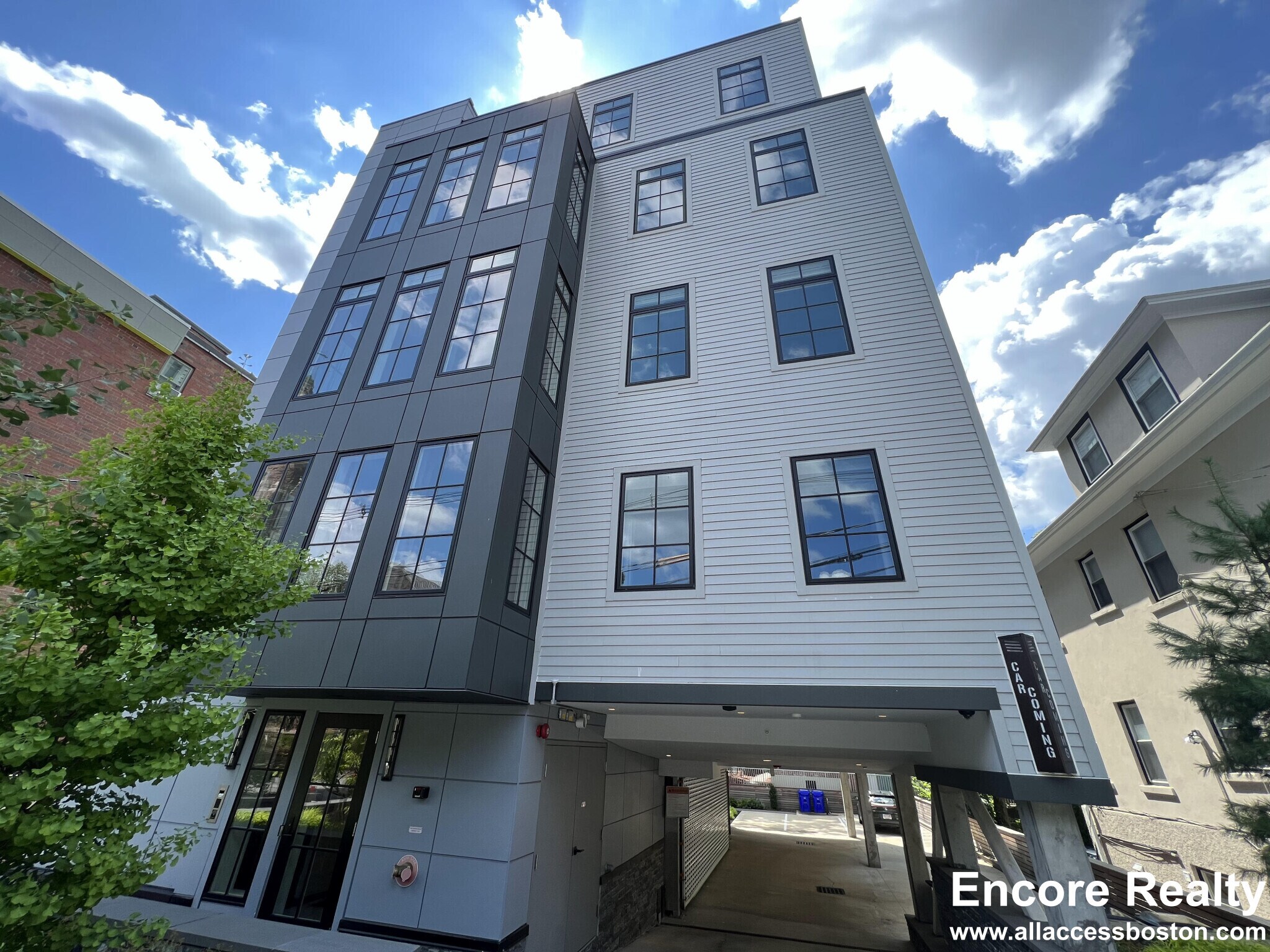 Building Photo - 20 Marion St