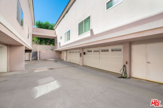 Building Photo - 5923 Etiwanda Ave