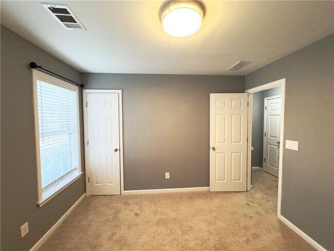 Building Photo - 11865 Carriage Park Ln