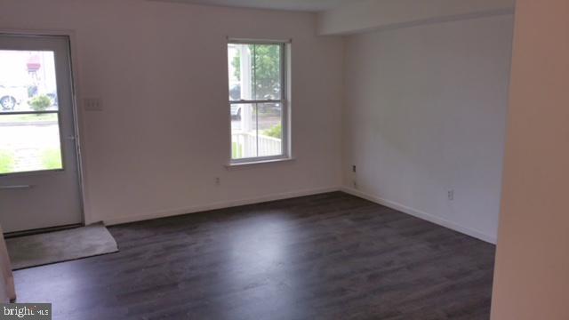 Building Photo - 530 Las Rosas Dr