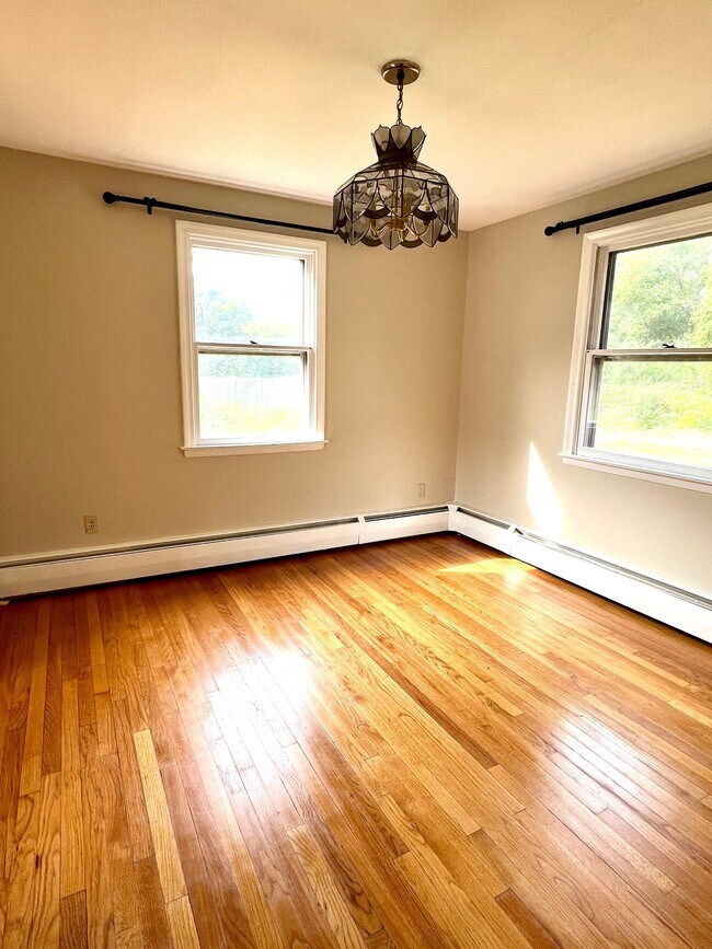 Building Photo - 13 Meadowbrook Ln