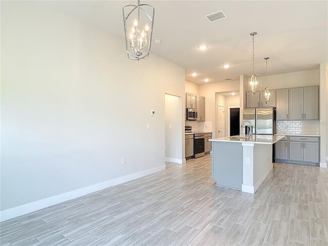 Building Photo - 60 Ballenger Ln