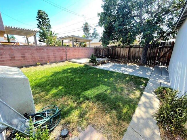 Building Photo - 3539-3541 Lewis Ave. Long Beach, CA 90807