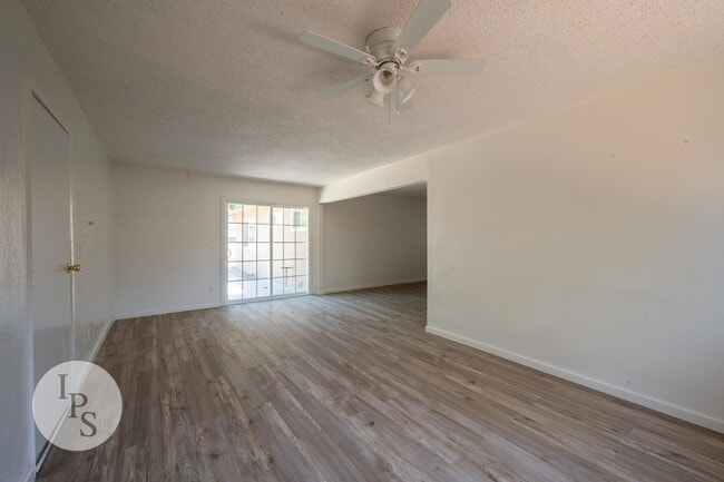 Building Photo - Kerman Westside Large 3 Bedroom Home, Bran...