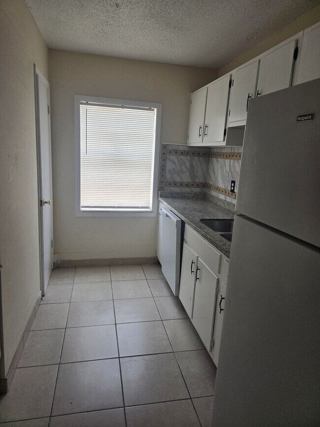 Building Photo - Palms West Condo- Ozkal