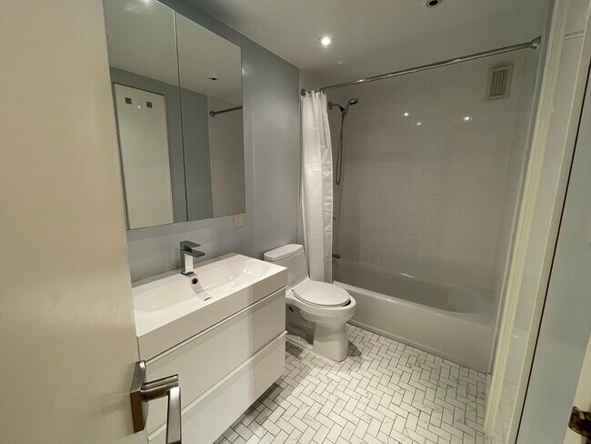 Building Photo - 50 Longwood Ave