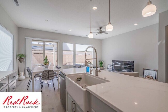 Building Photo - 2 Bedroom Fully Furnished Home In Sun River Community for 55 years and older with a firm 6 Month ...