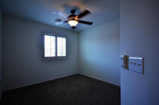 Building Photo - 995 S Cheshire Ln
