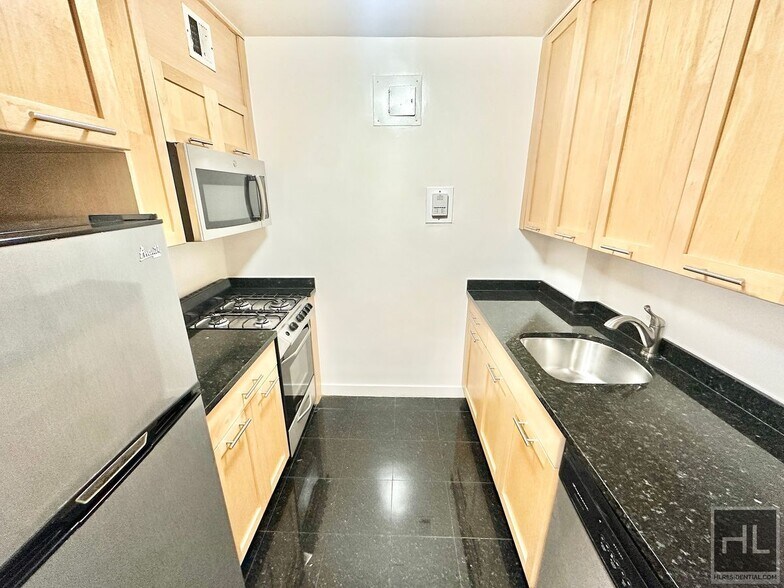 Building Photo - Fourth Avenue