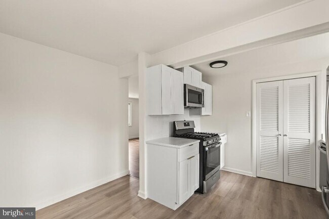 Building Photo - 10725 Maple St