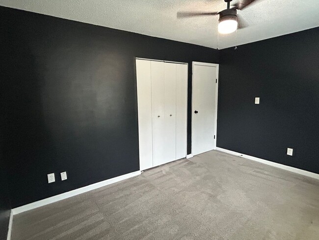 Building Photo - Wonderful 4 bed, 2.5 bath Single Family Ho...