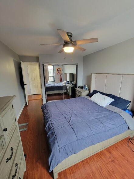 Bedroom - 3900 N Pine Grove Ave