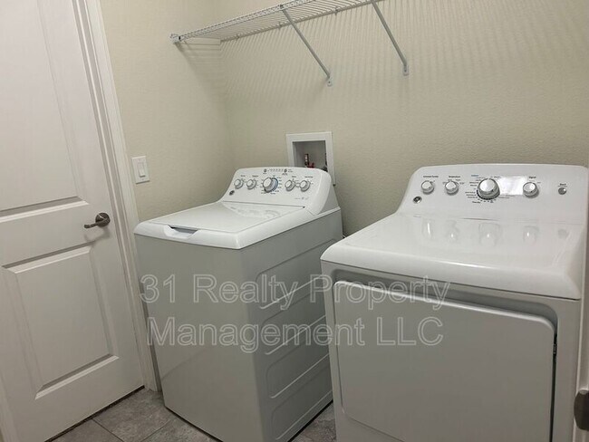 Building Photo - 11114 Sycamore Woods Dr