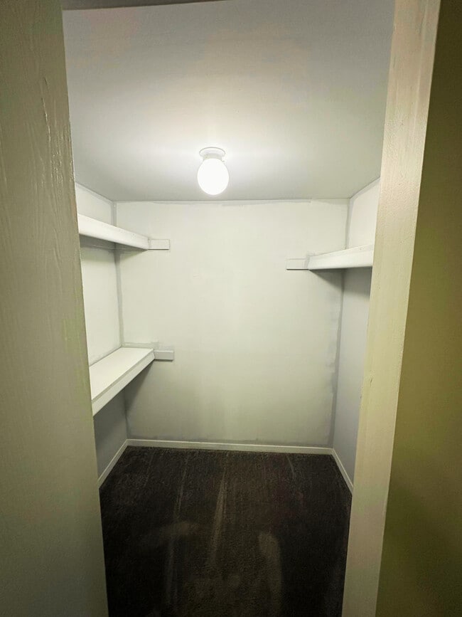 Building Photo - 13635 Lamon Ave