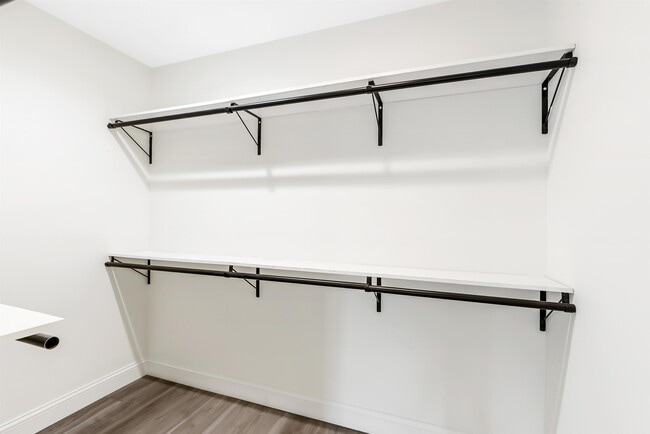 Building Photo - 503 W Sallier St