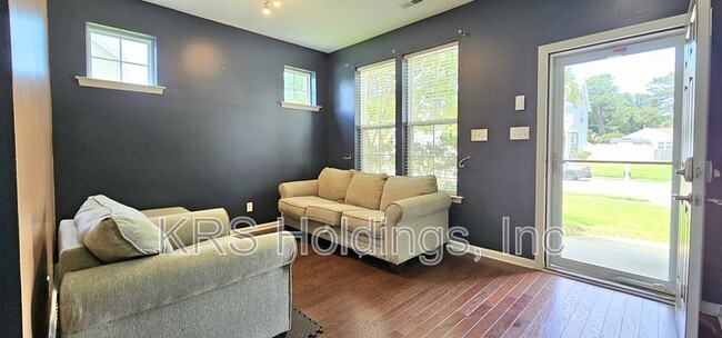 Building Photo - 210 Benthall Rd