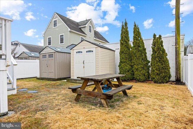 Building Photo - 208 N Lancaster Ave