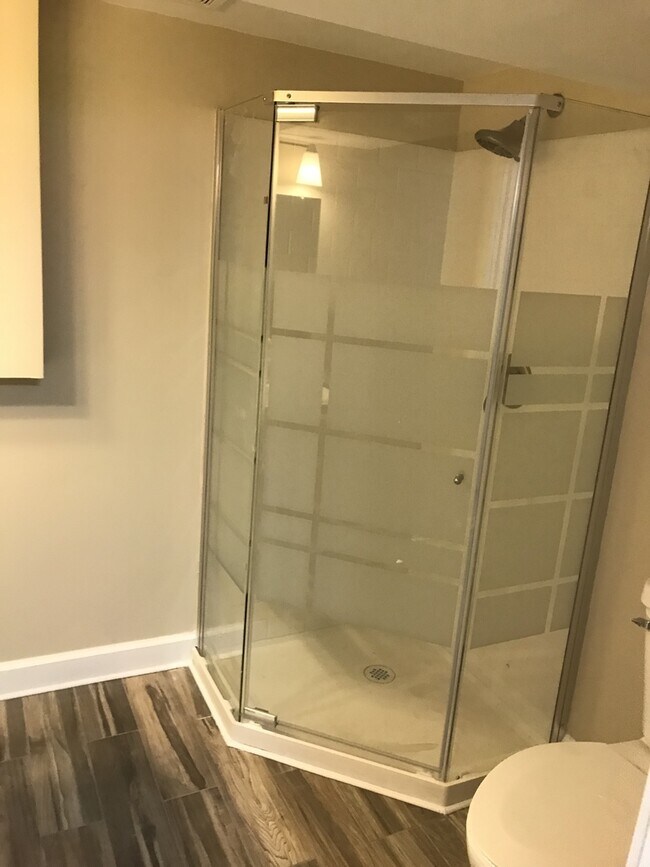 Building Photo - Ready to go 4 Bedroom 2 Bath Home in South...