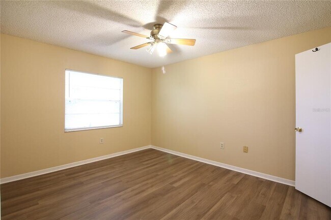 Building Photo - 754 Zella Ln