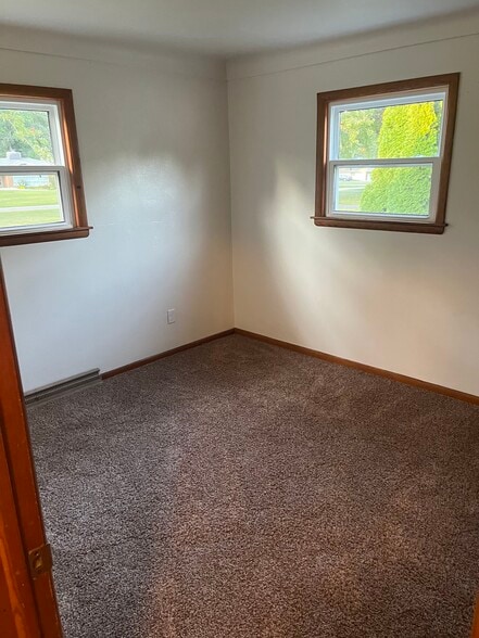 bed 2 - 112 Parkside Dr