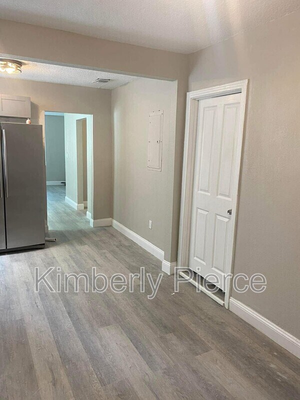 Building Photo - 117 W 26th St