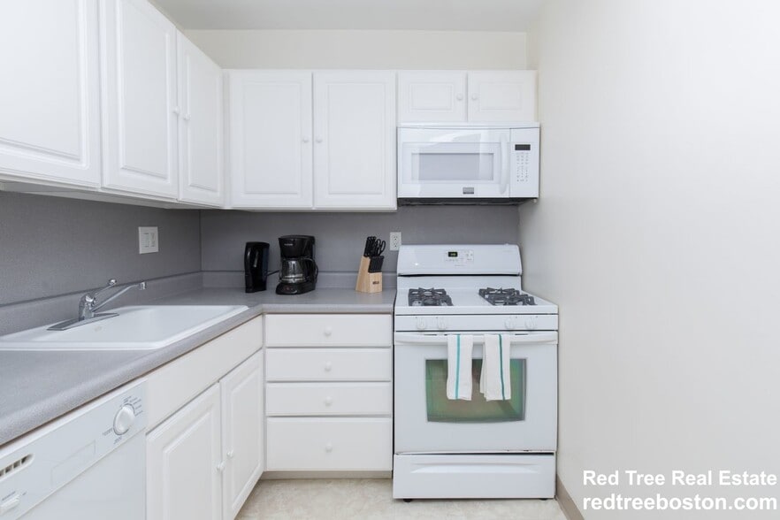 Building Photo - 175 Freeman St