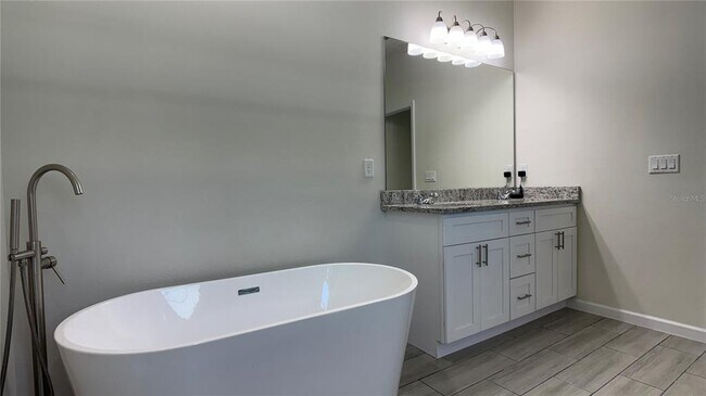Building Photo - 2129 Hibiscus Pl