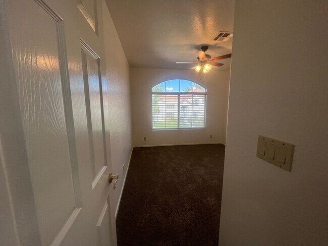 Building Photo - Desert Shores Beauty is like living in your own personal suite!