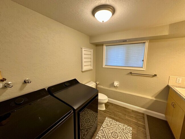 Building Photo - 2710 Lakeridge Ln