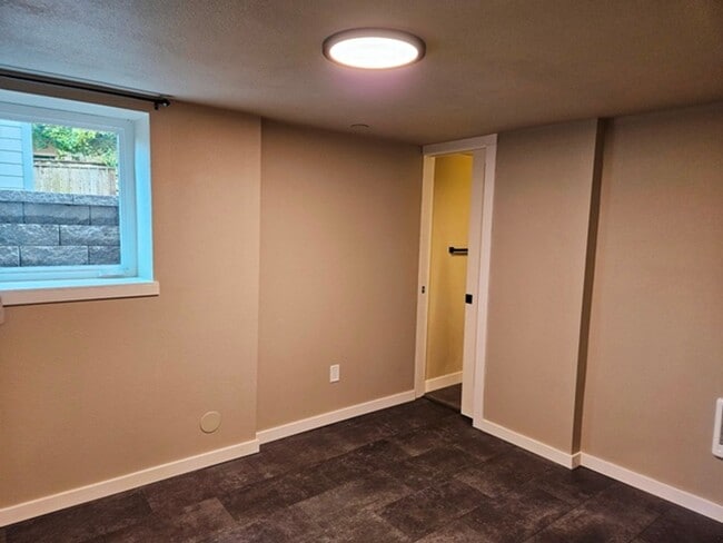 Building Photo - 4Bd/2Ba Two Story Home - For Viewing!