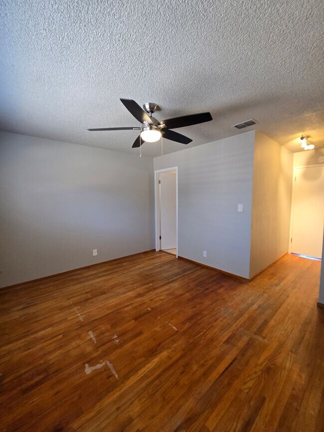 Building Photo - Spacious 4-Bedroom Corner Lot Home $2450.00 per month | Prime Rancho Cordova Location | Available...