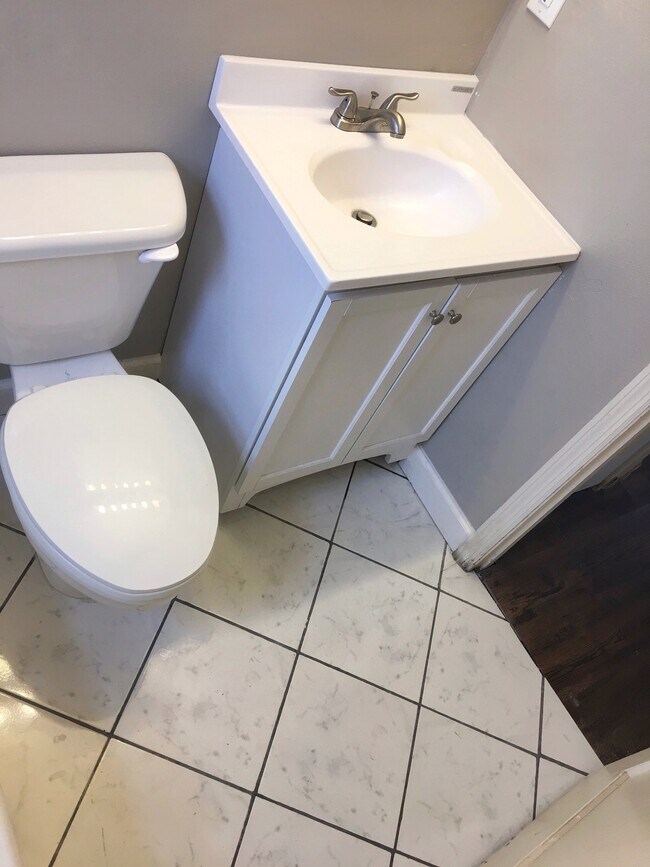 Building Photo - 1223 Louisville Ave