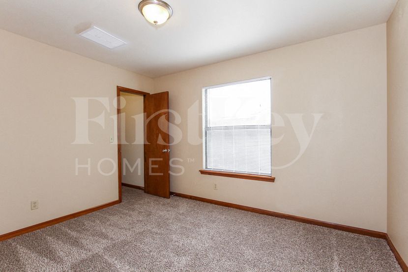 Building Photo - 5205 W Aster Dr