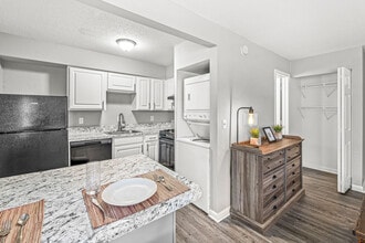 Building Photo - Reflections Apartments