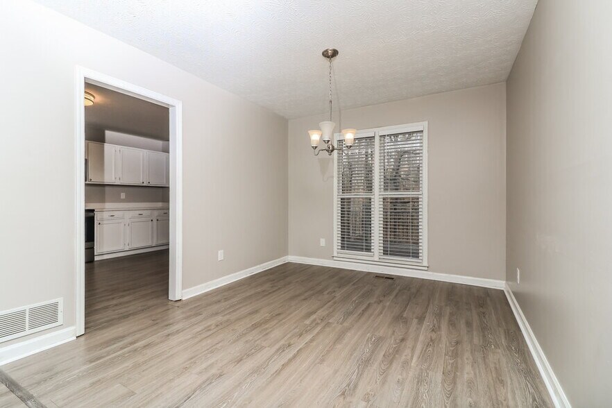 Building Photo - 700 Gregory Manor Dr SW