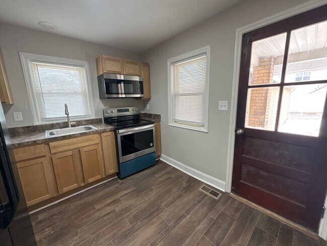 Building Photo - Newly Renovated 3-bedroom, 1-bathroom home with 2 car garage in Bethlehem Township