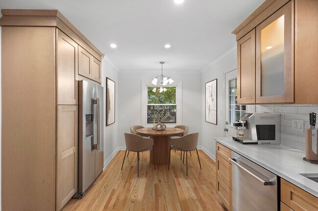 Building Photo - 223 Kenloch Ave