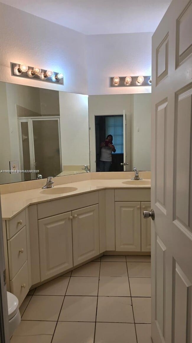 Building Photo - 2002 Freeport Dr