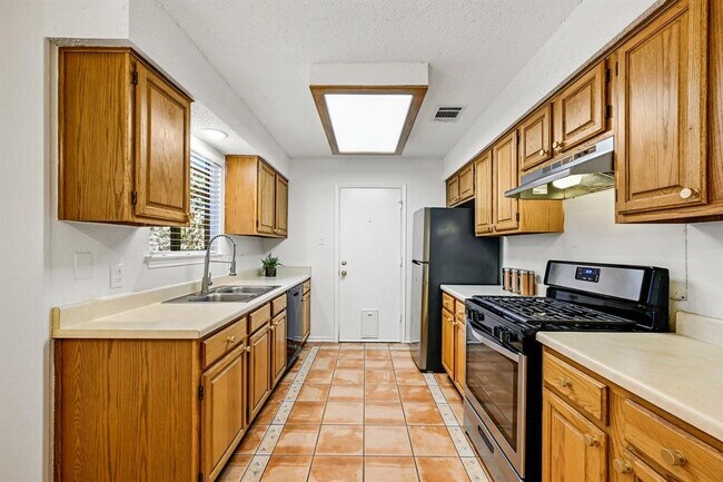 Building Photo - 7403 Dallas Dr