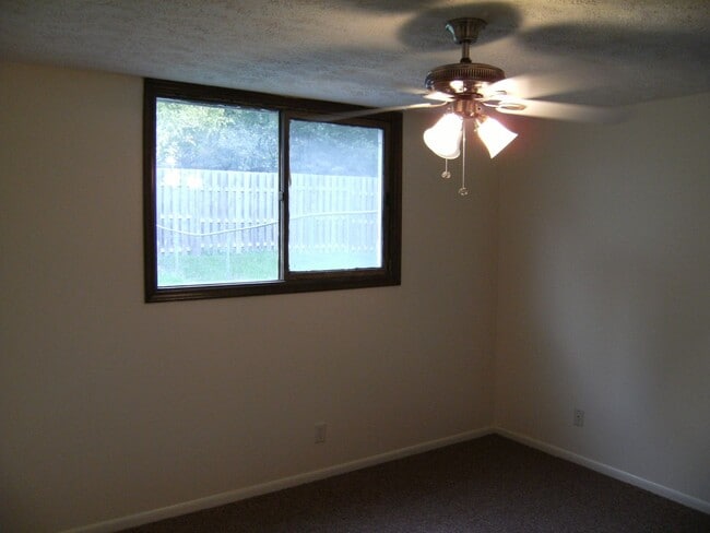 Building Photo - 3026-3028 Menke Cir