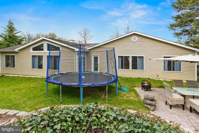 Building Photo - 7029 Old Dominion Dr